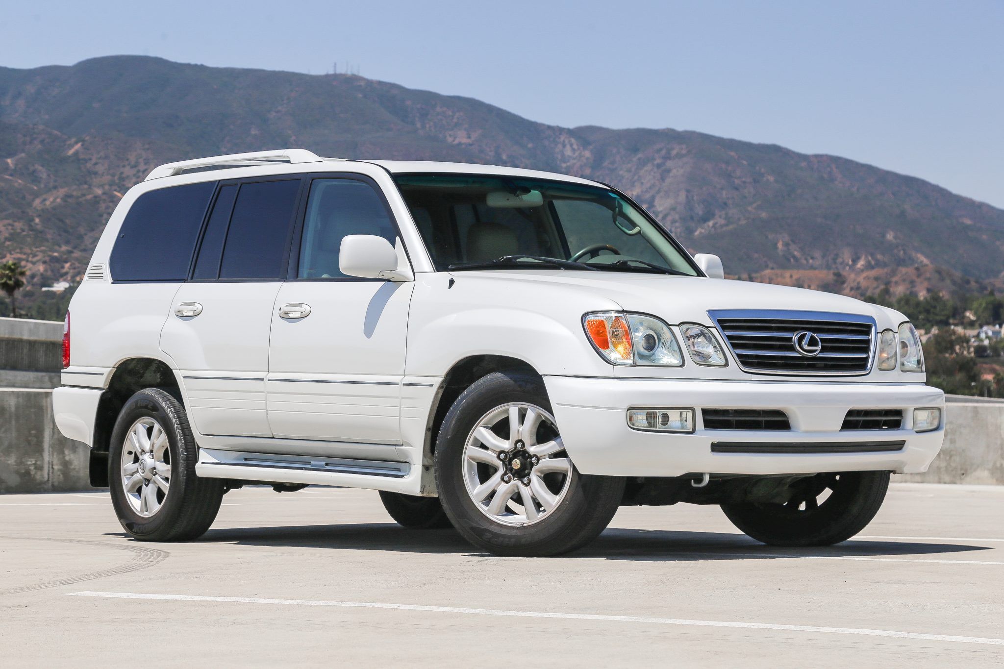 2004 Lexus LX