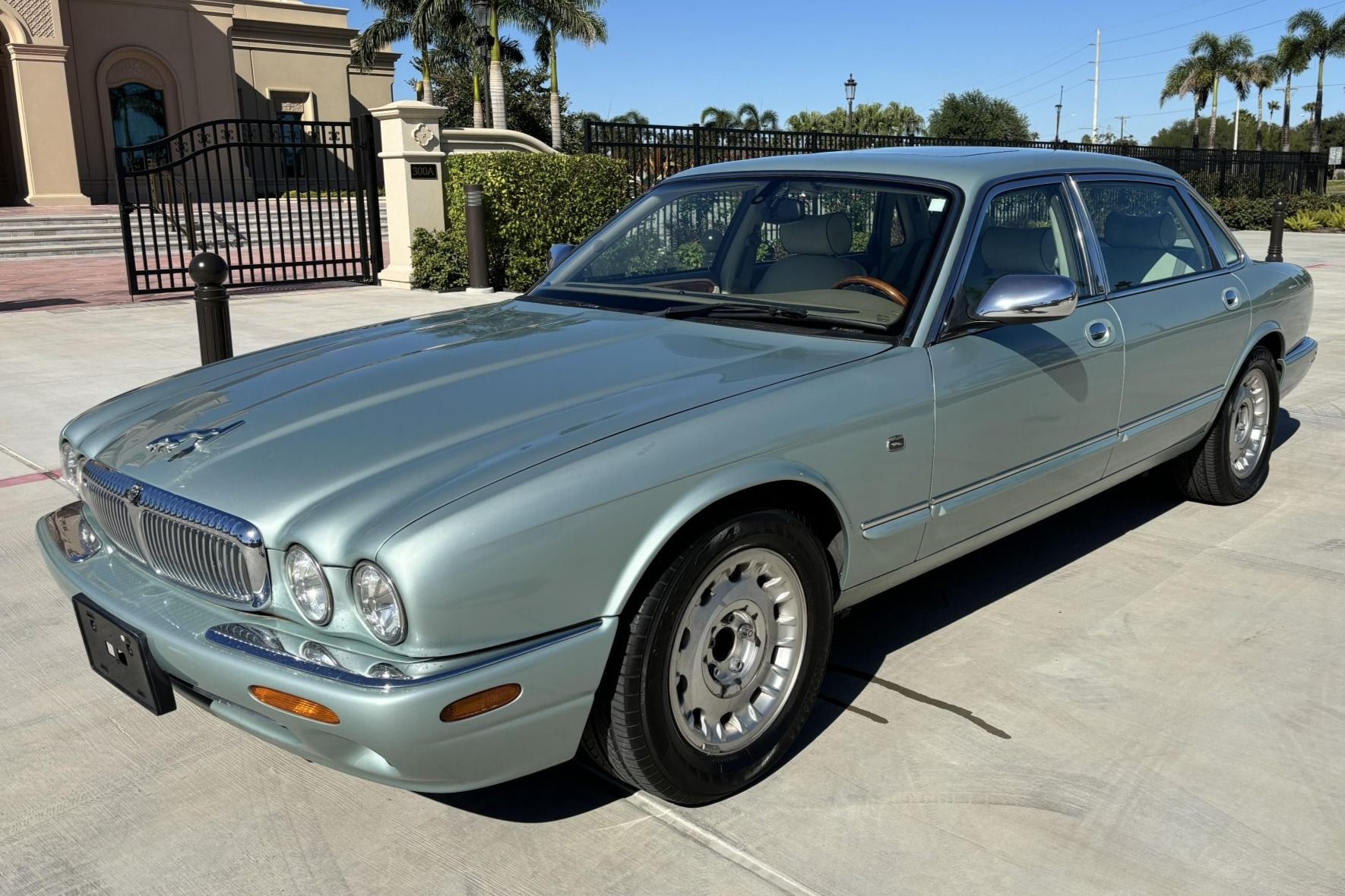 2000 Jaguar XJ