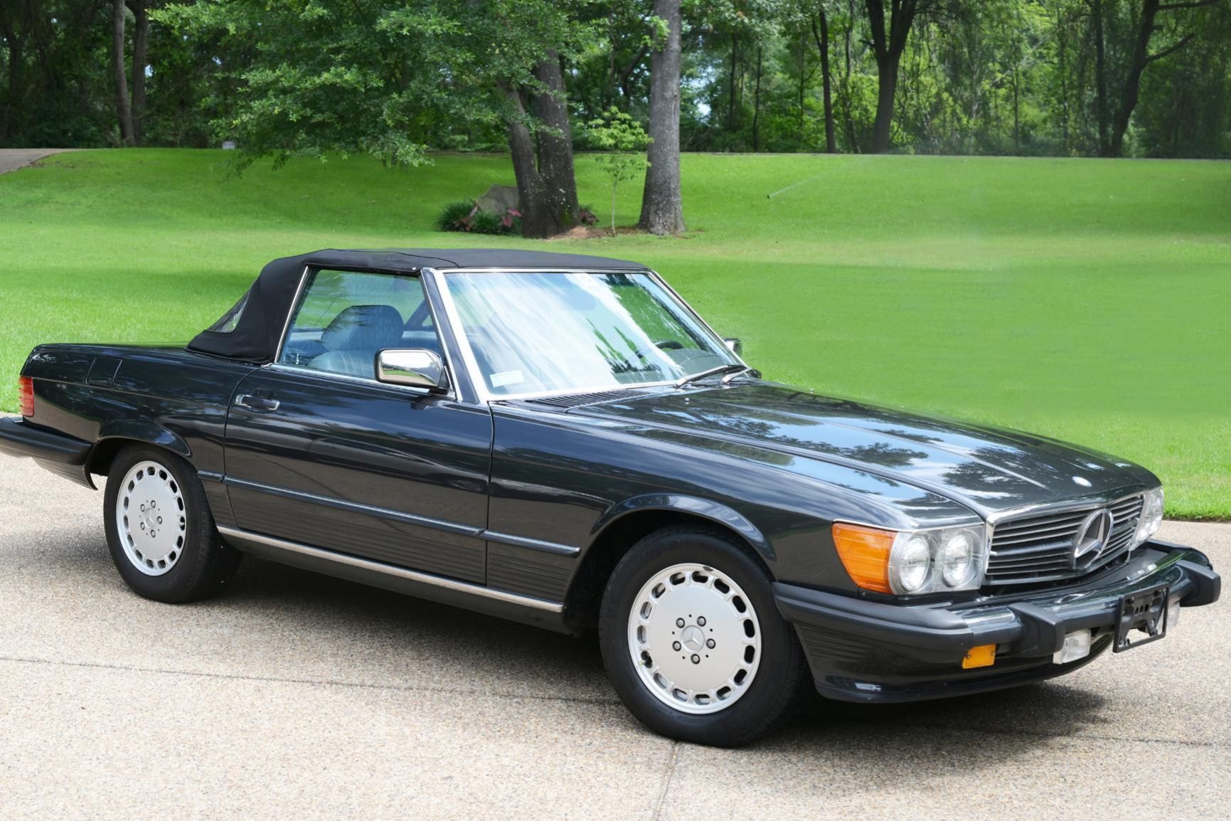 1987 Mercedes-Benz SL-Class 560SL