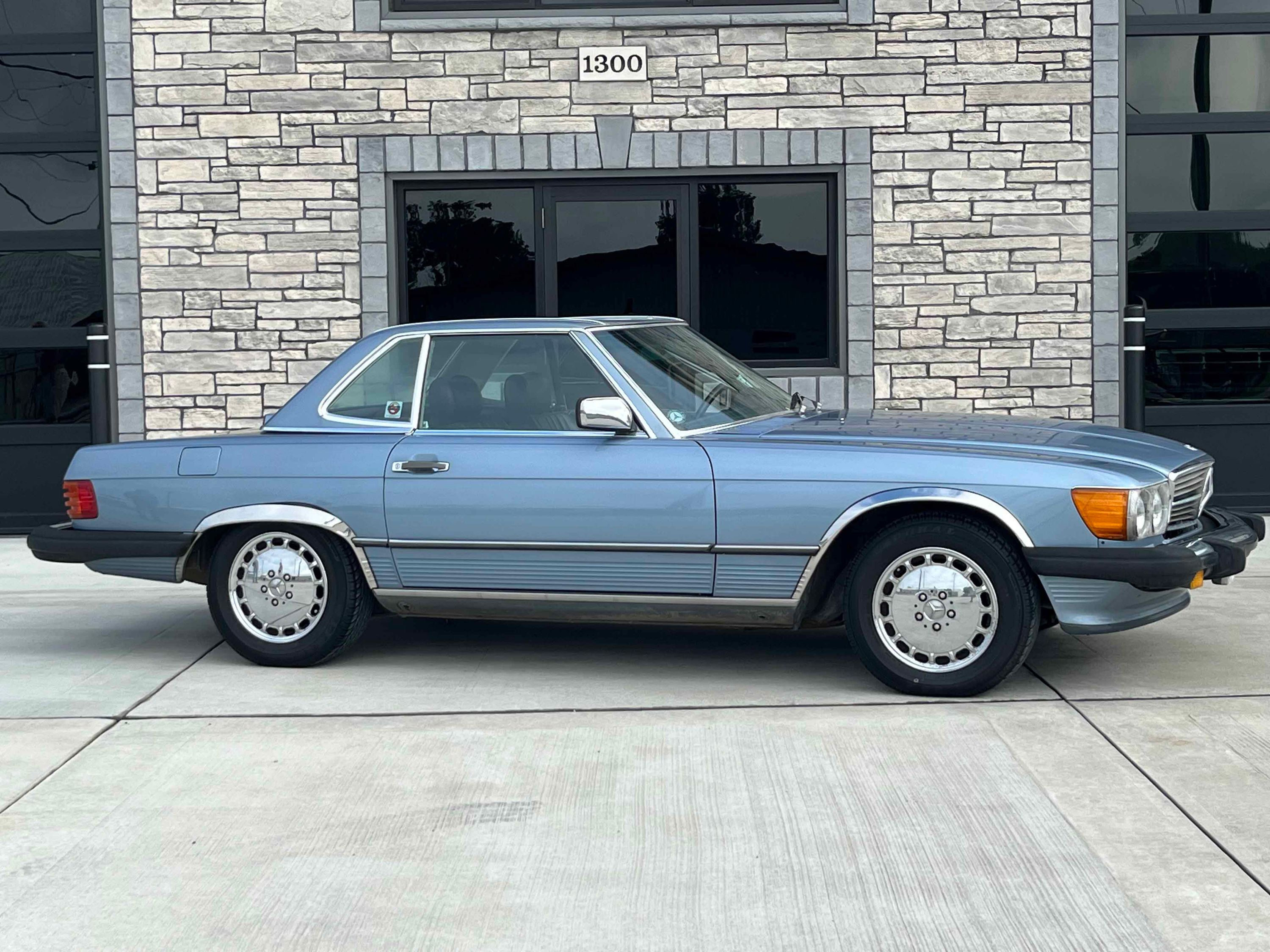1987 Mercedes-Benz SL-Class 560SL