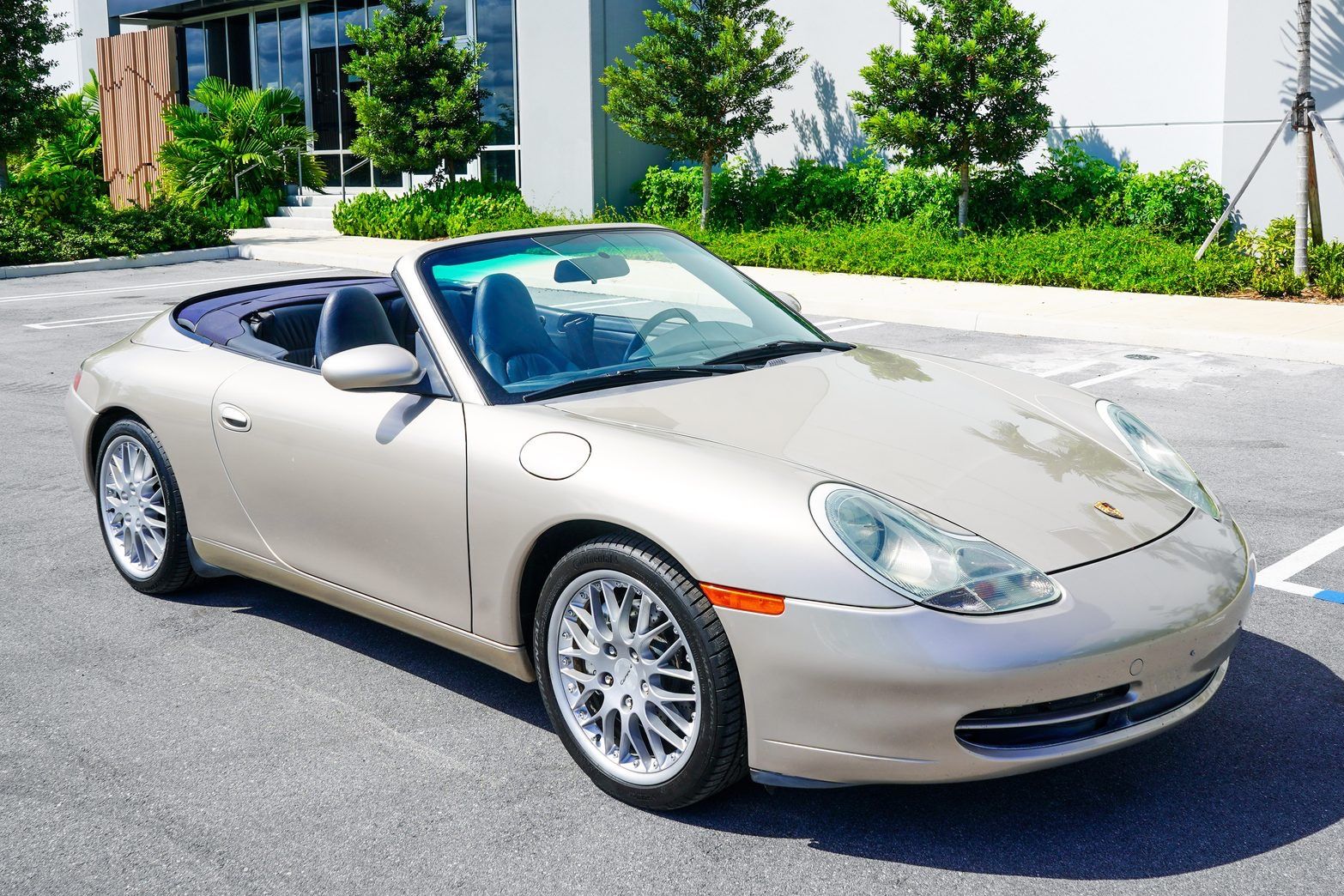 2000 Porsche 911 Carrera 4 Cabriolet