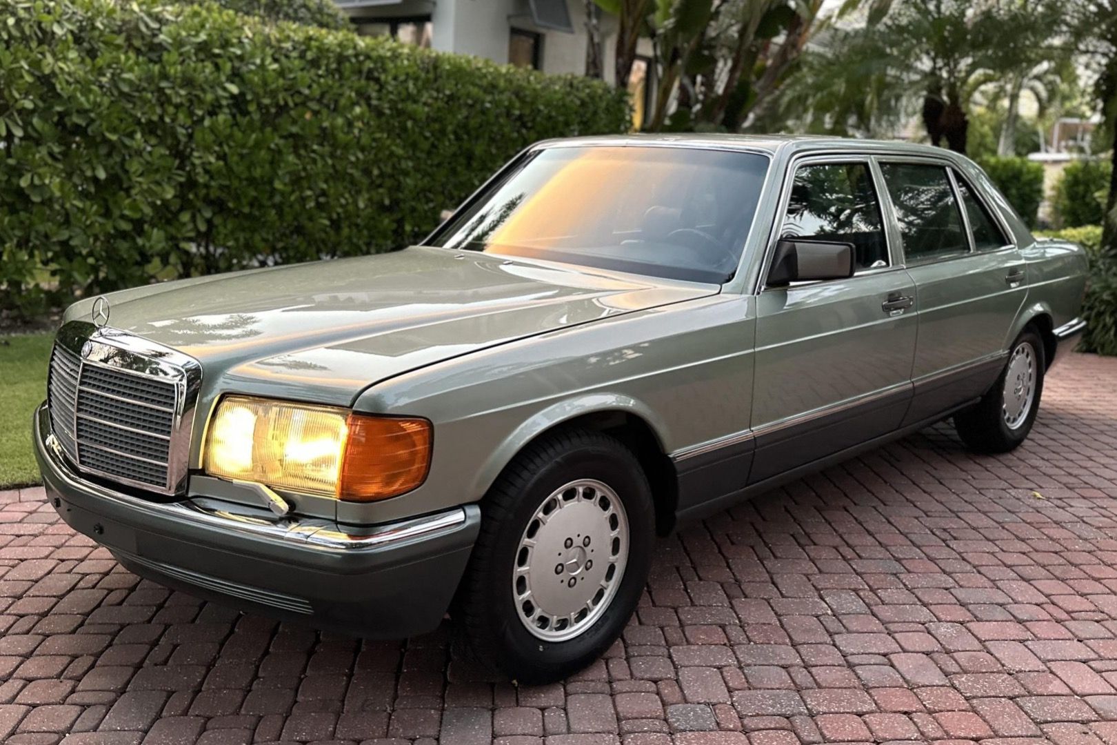 1989 Mercedes-Benz SL-Class 560SL