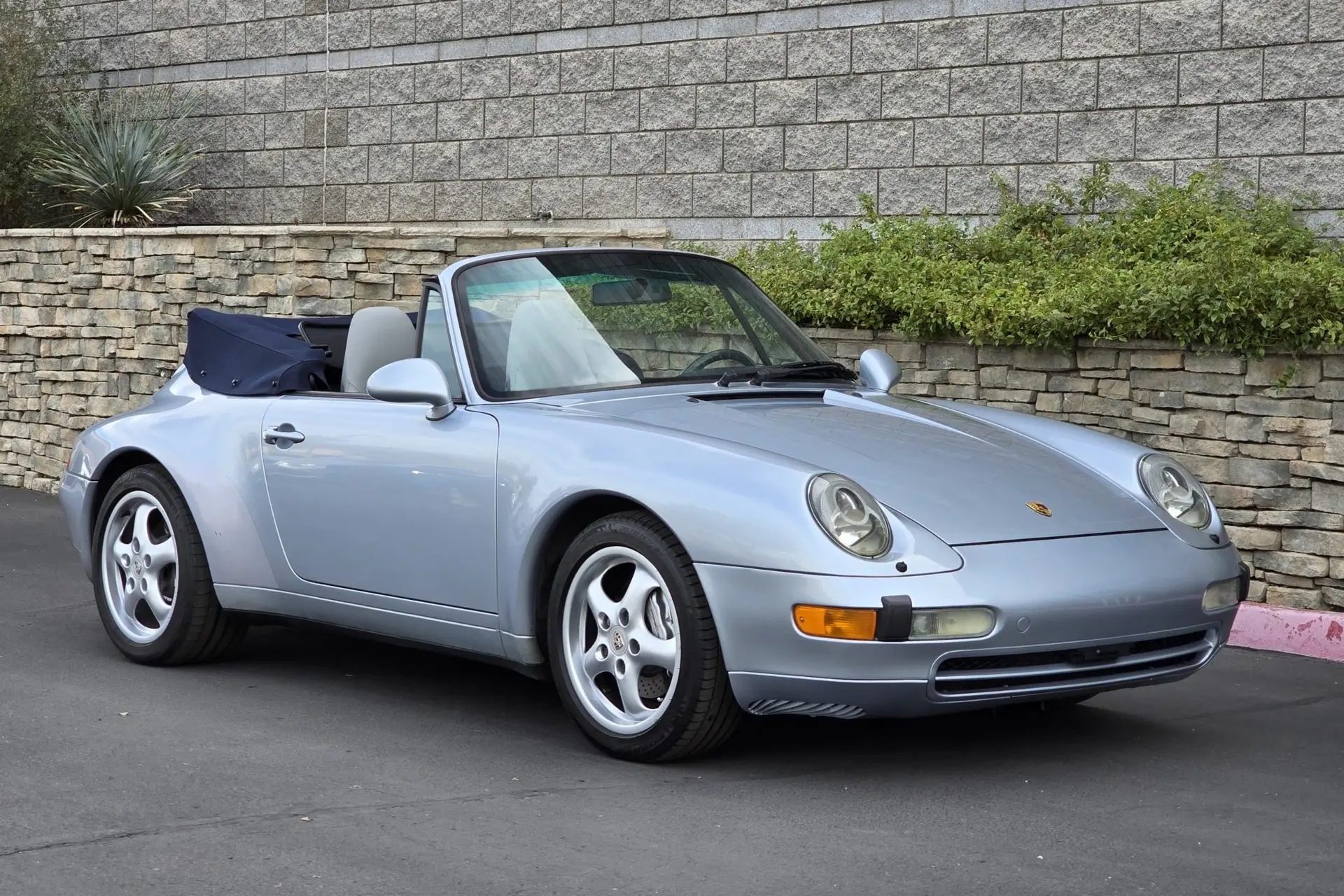 1995 Porsche 911 Carrera 4 Cabriolet