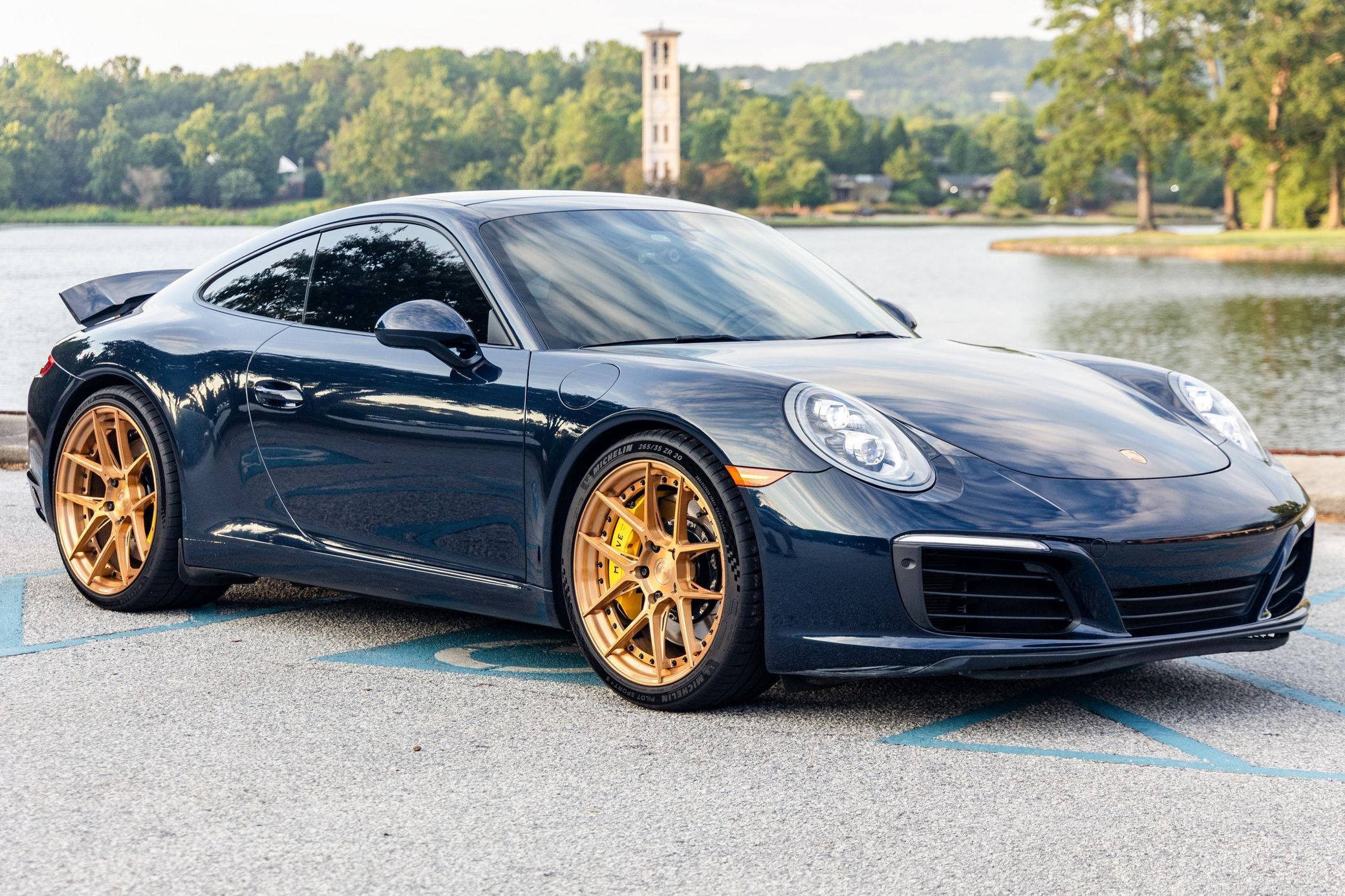 2018 Porsche 911 Carrera
