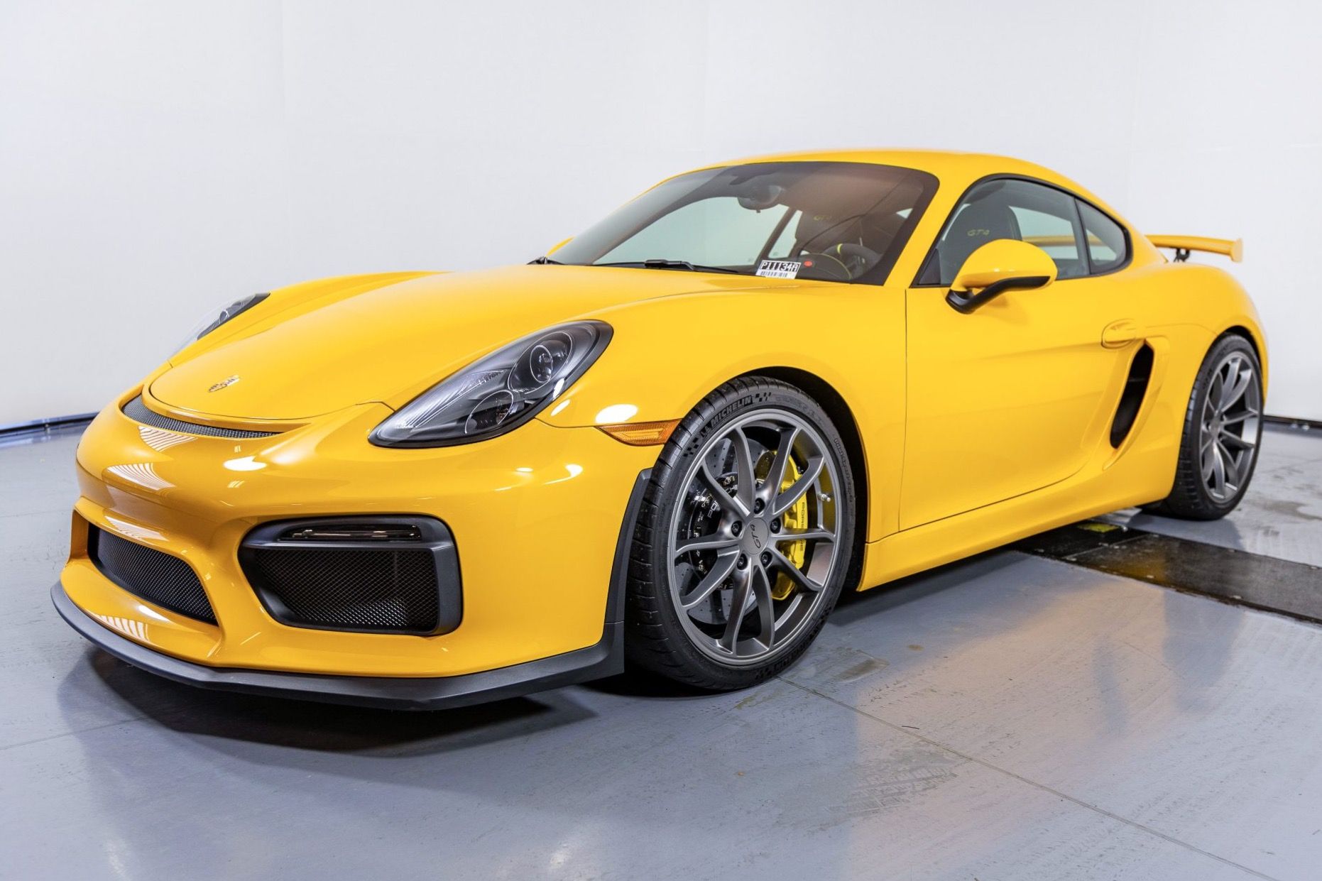 2016 Porsche Cayman GT4