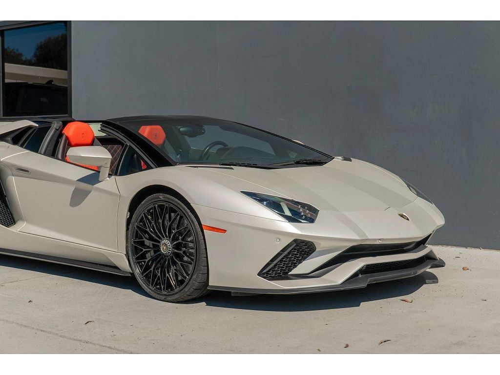 2021 Lamborghini Aventador LP740-4 S