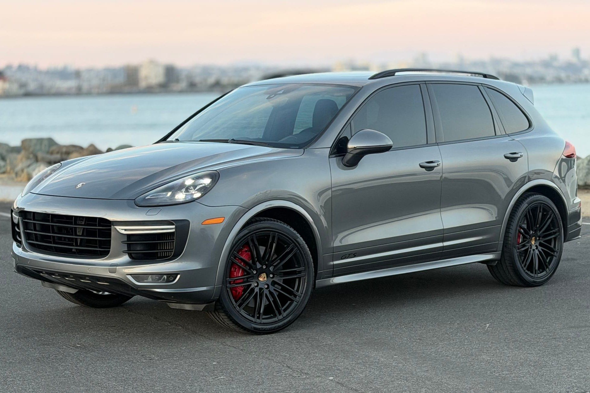 2016 Porsche Cayenne GTS