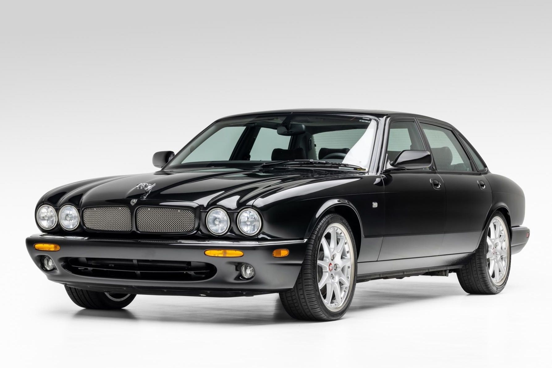 2002 Jaguar XJR