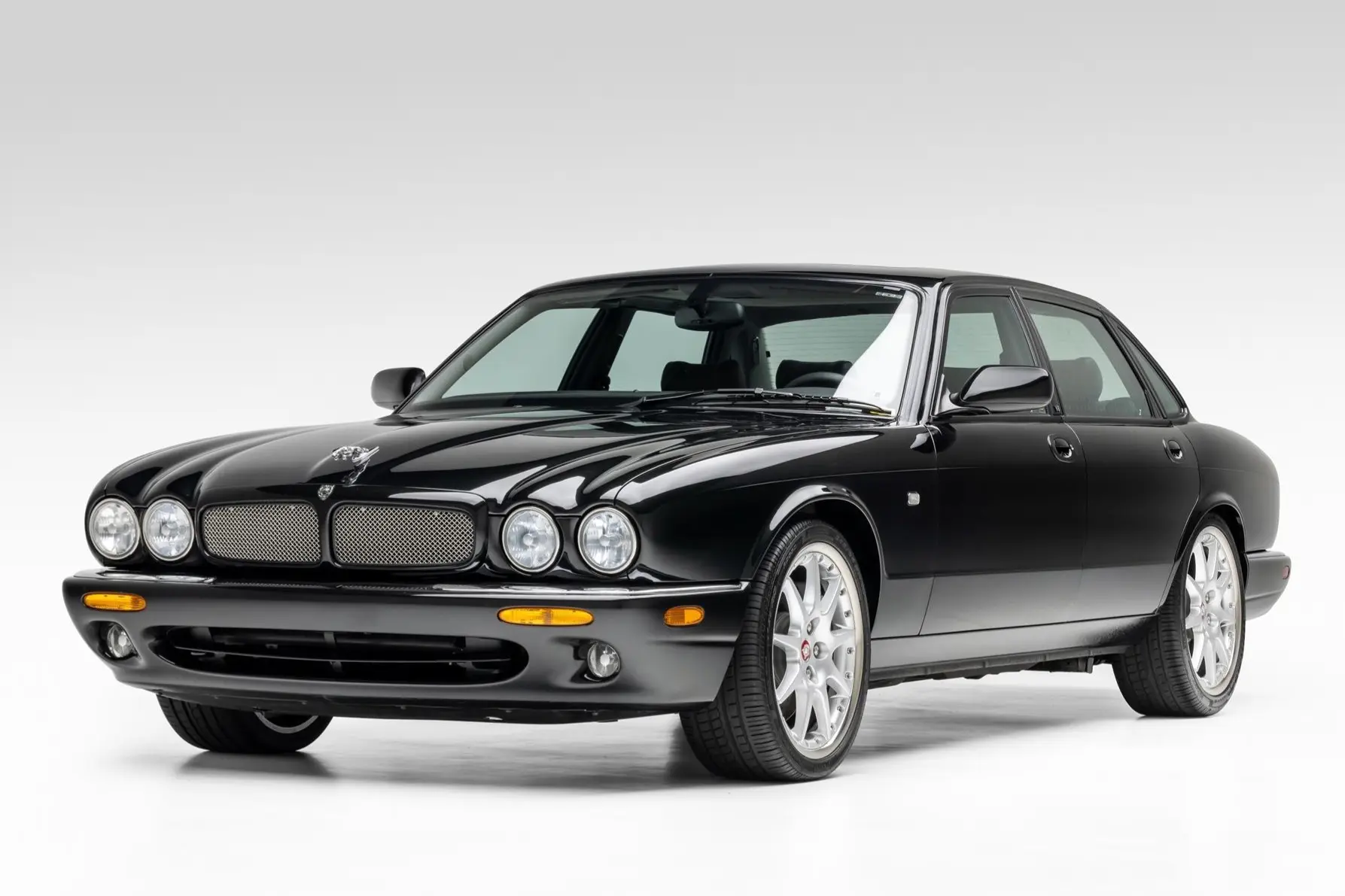 2002 Jaguar XJR