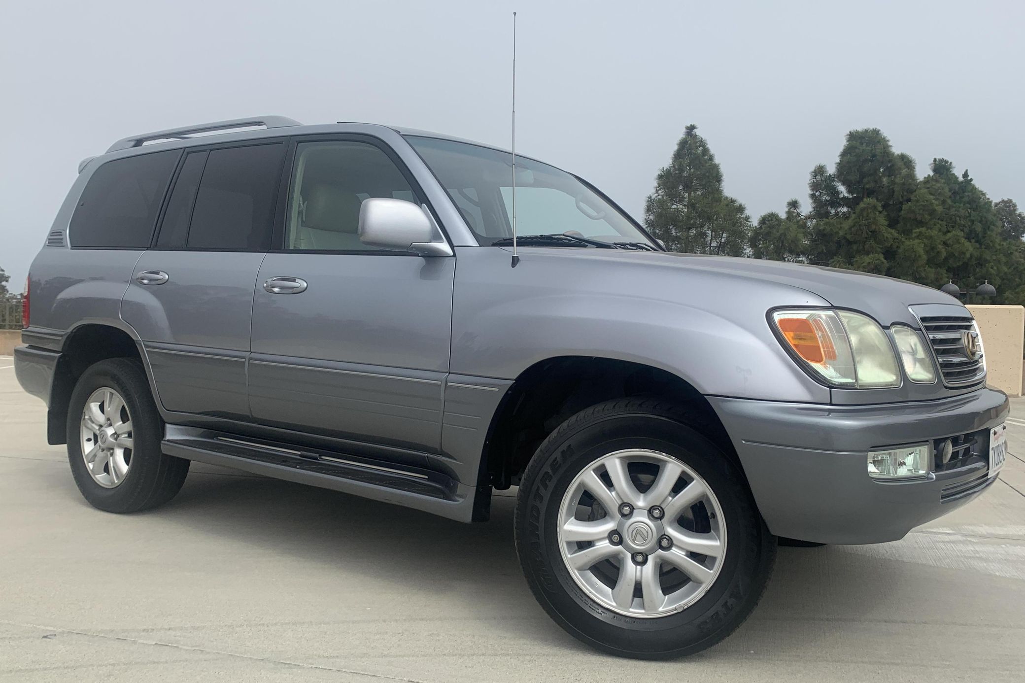 2004 Lexus LX