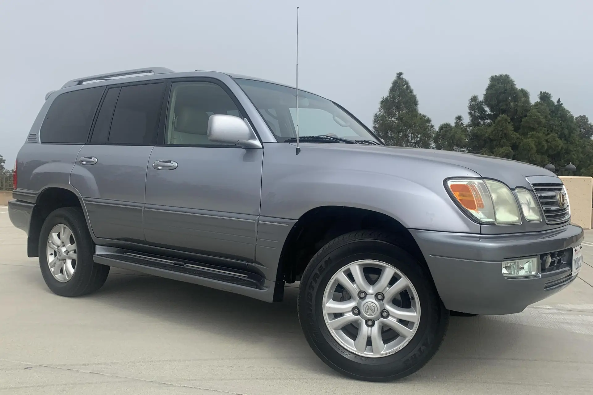 2004 Lexus LX