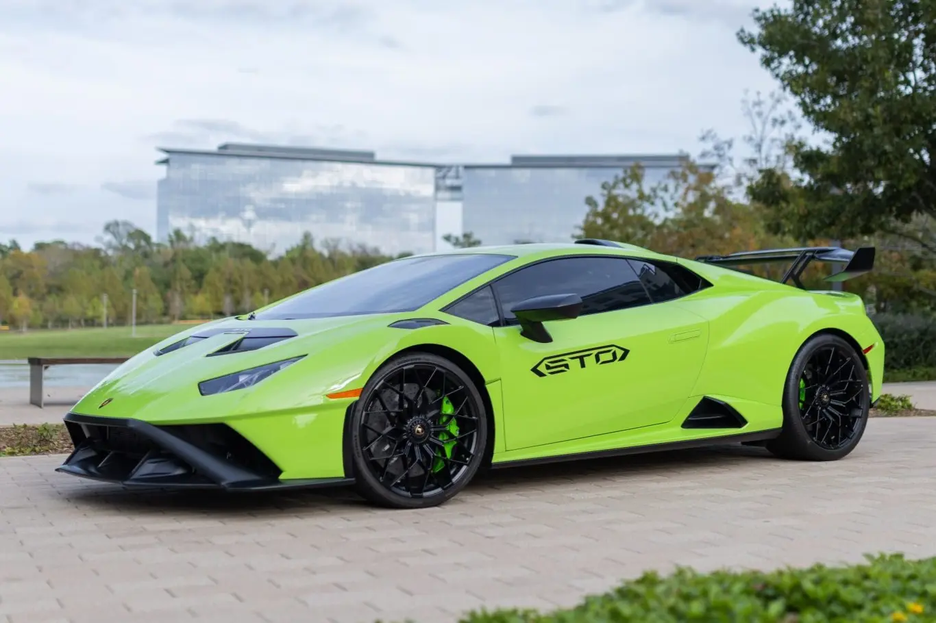 2023 Lamborghini Huracán STO
