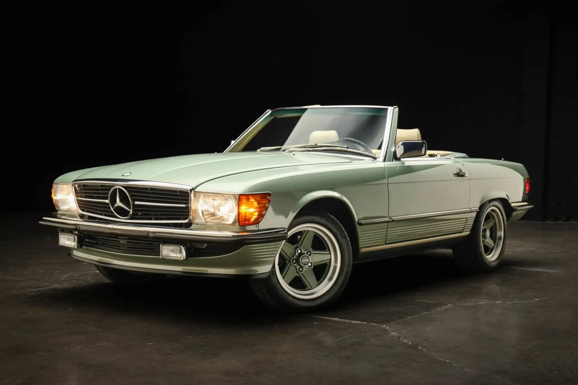 1987 Mercedes-Benz SL-Class 560SL