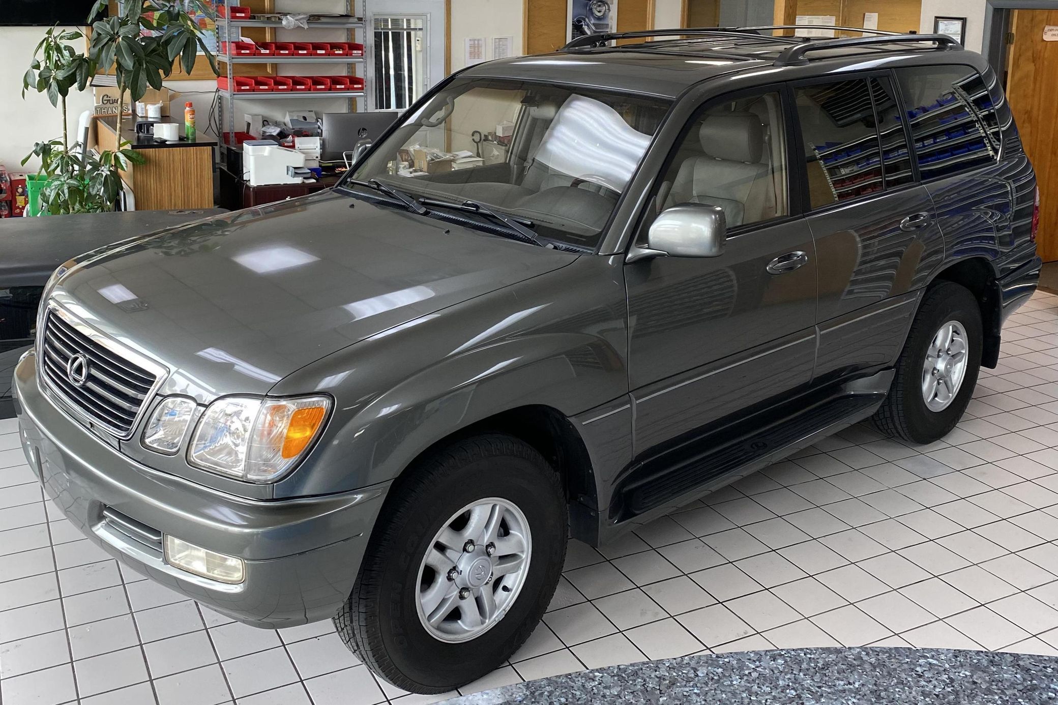 2000 Lexus LX