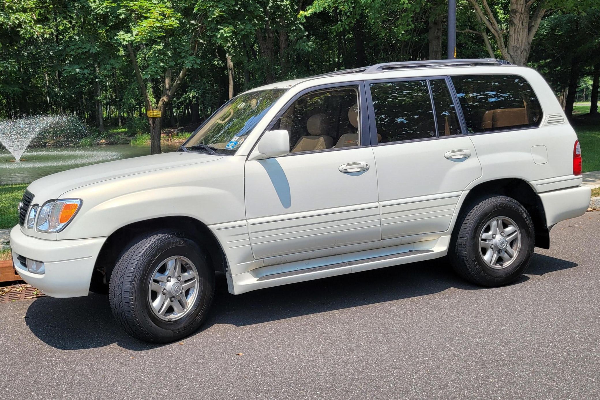 2000 Lexus LX