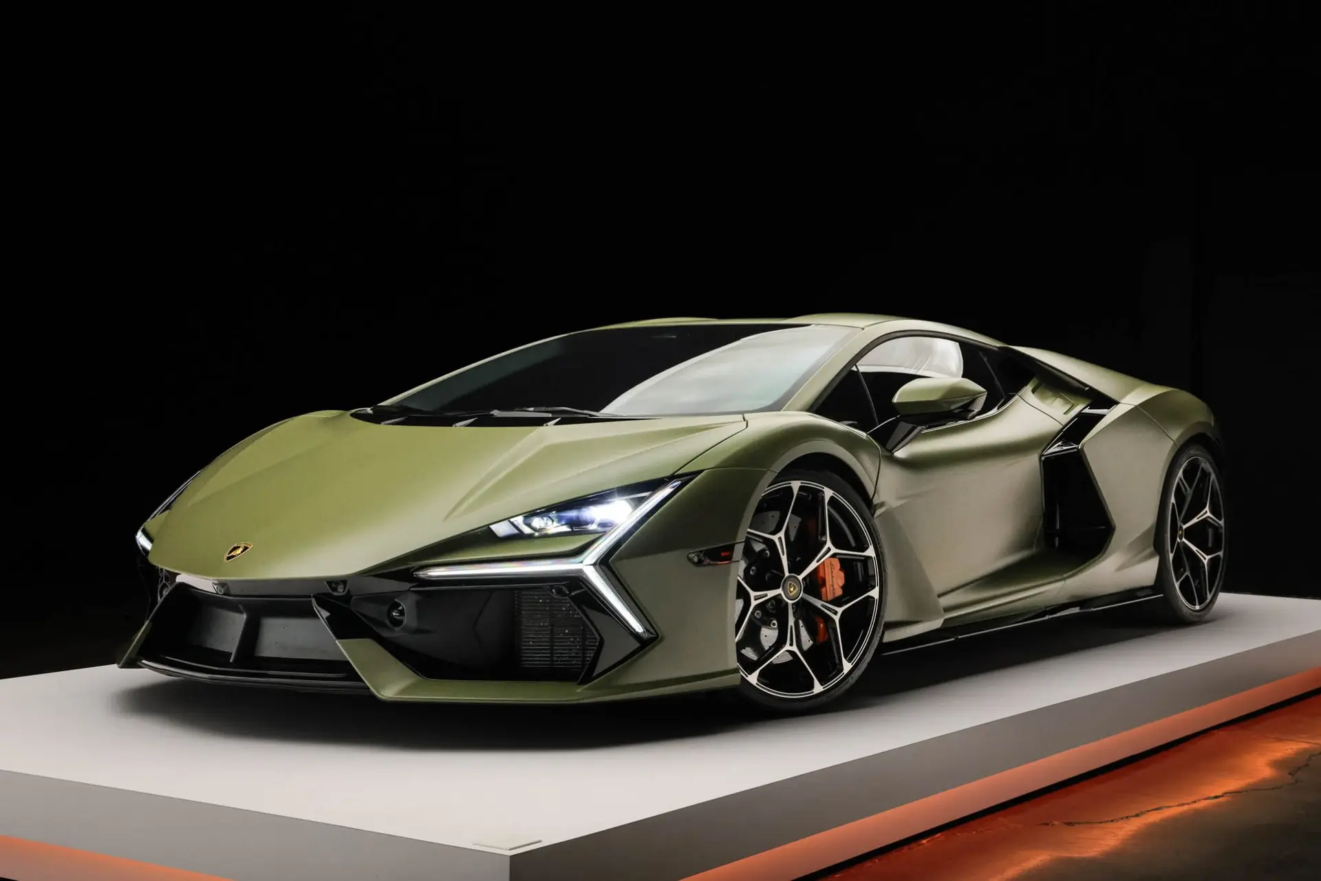 2024 Lamborghini Revuelto