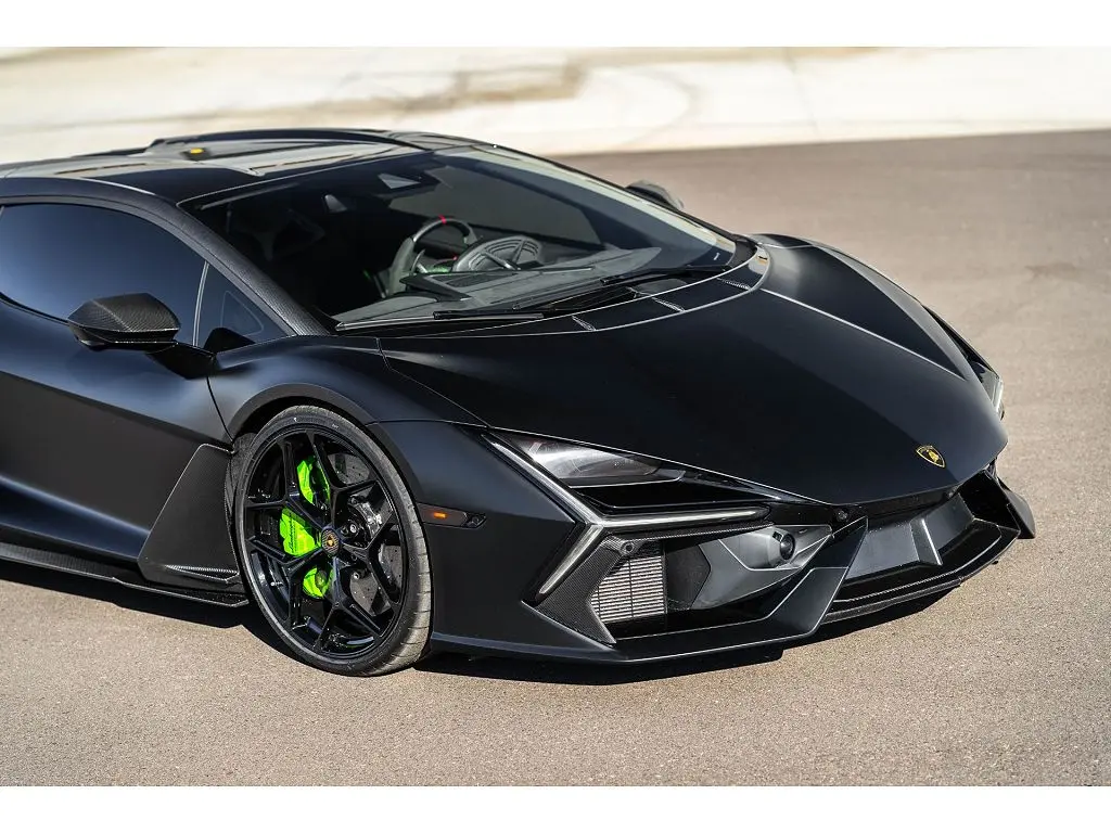 2025 Lamborghini Revuelto