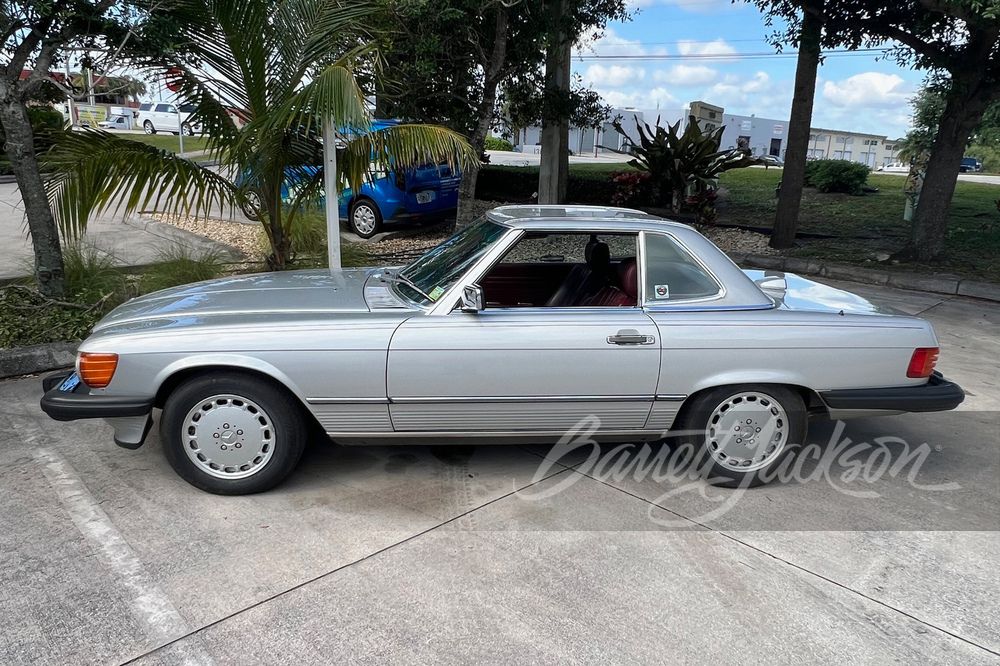 1987 Mercedes-Benz SL-Class 560SL