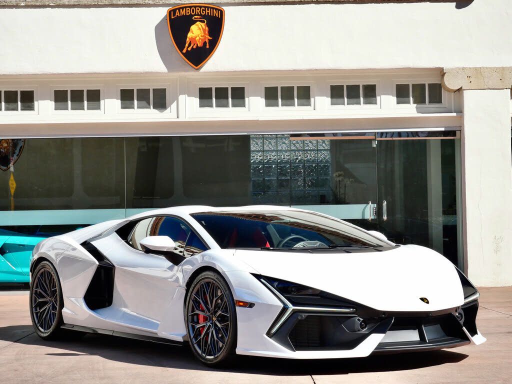2024 Lamborghini Revuelto