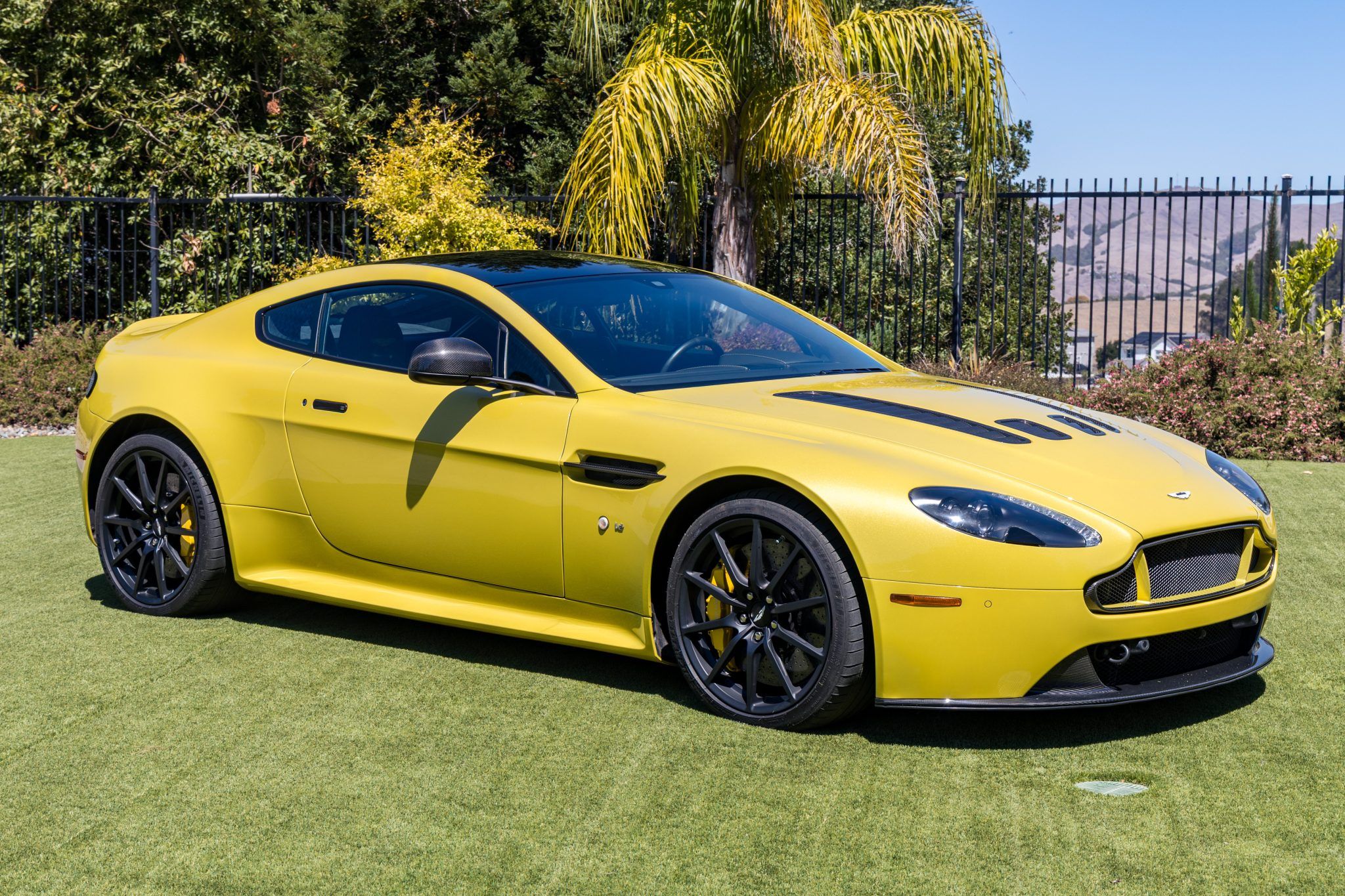 2017 Aston Martin Vantage V12 Vantage S Coupe Manual