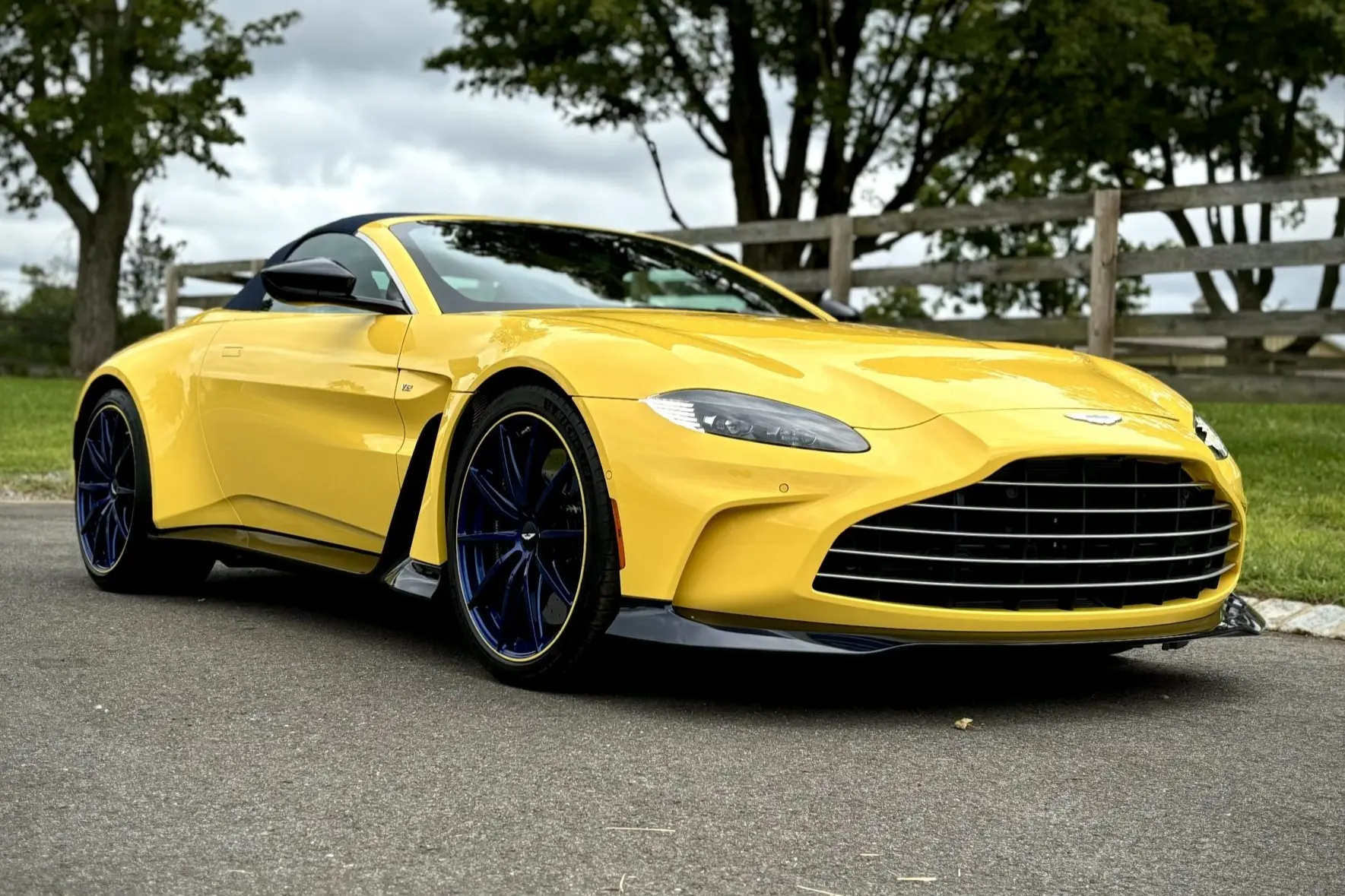 2023 Aston Martin Vantage Roadster
