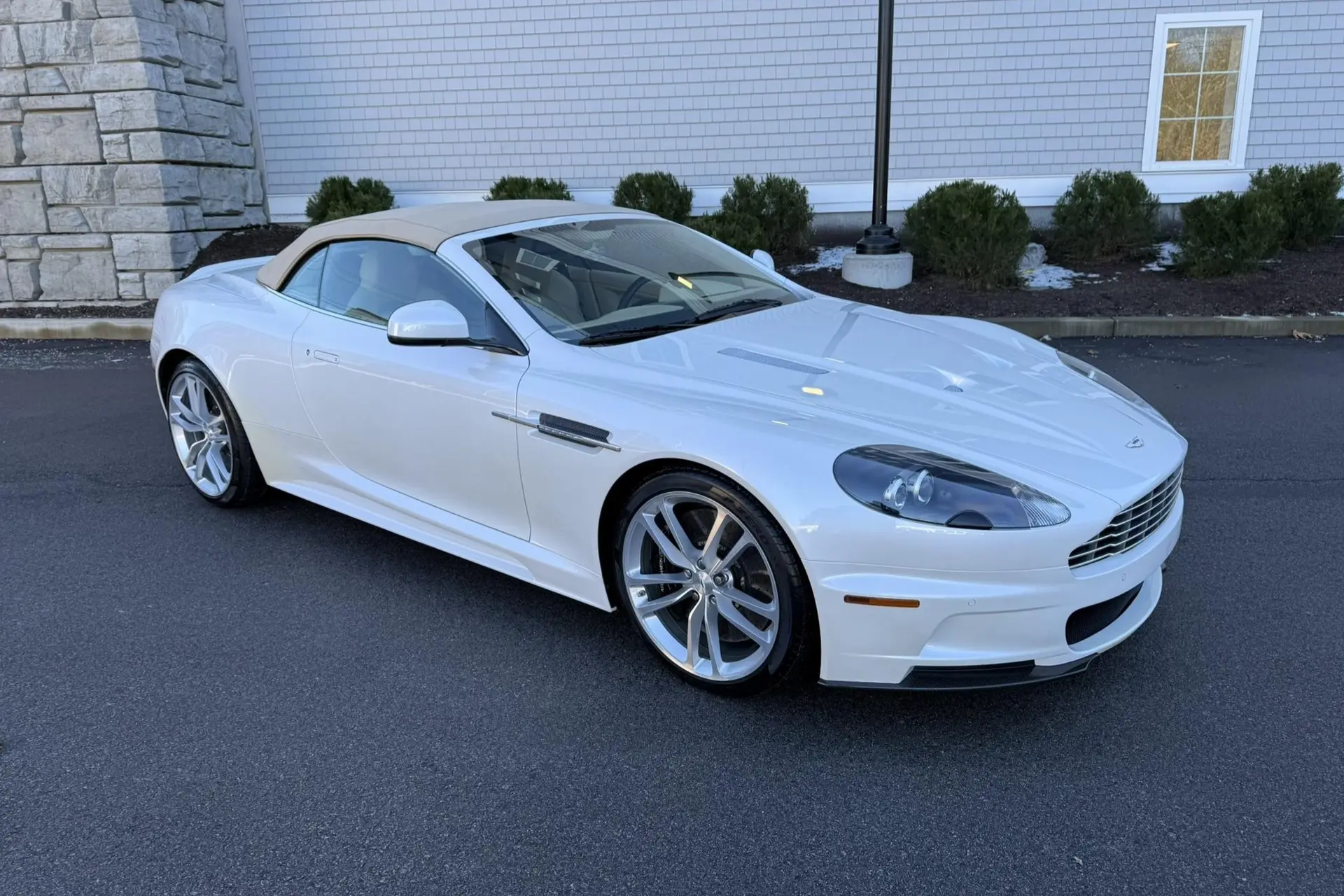 2010 Aston Martin DBS Volante