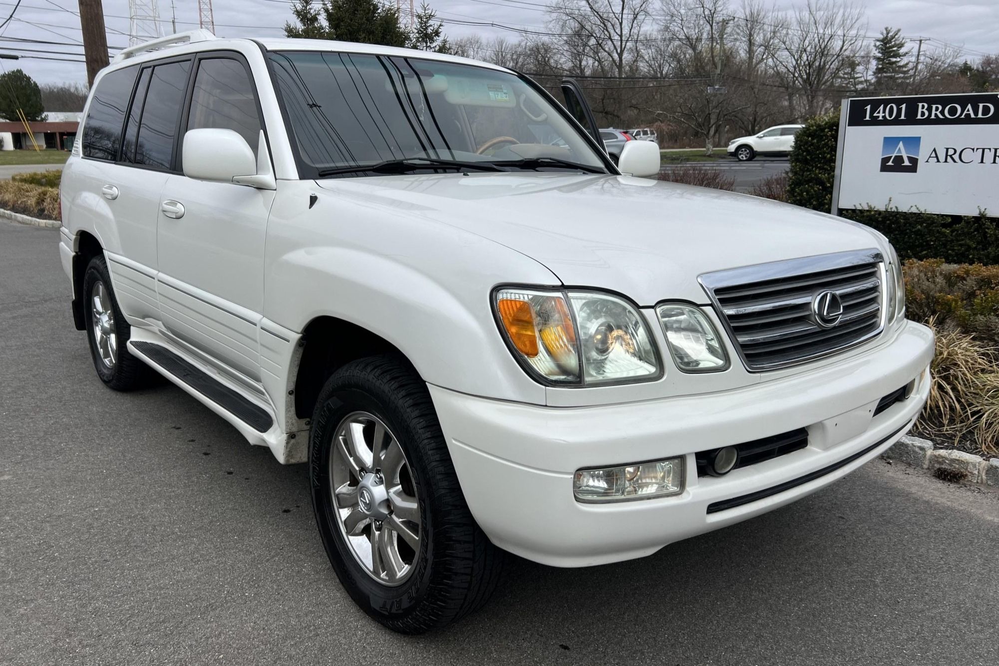 2004 Lexus LX