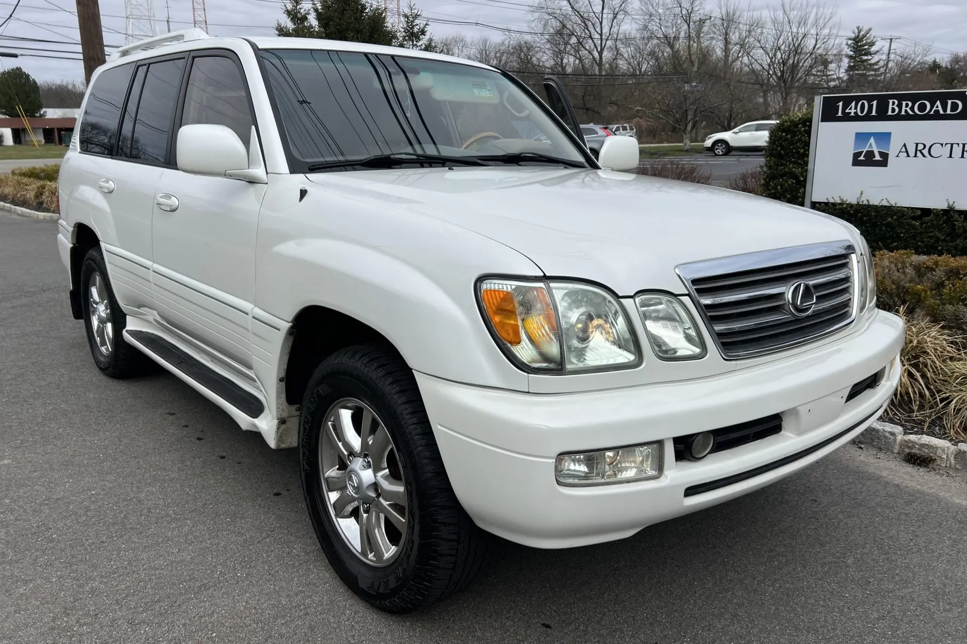 2004 Lexus LX