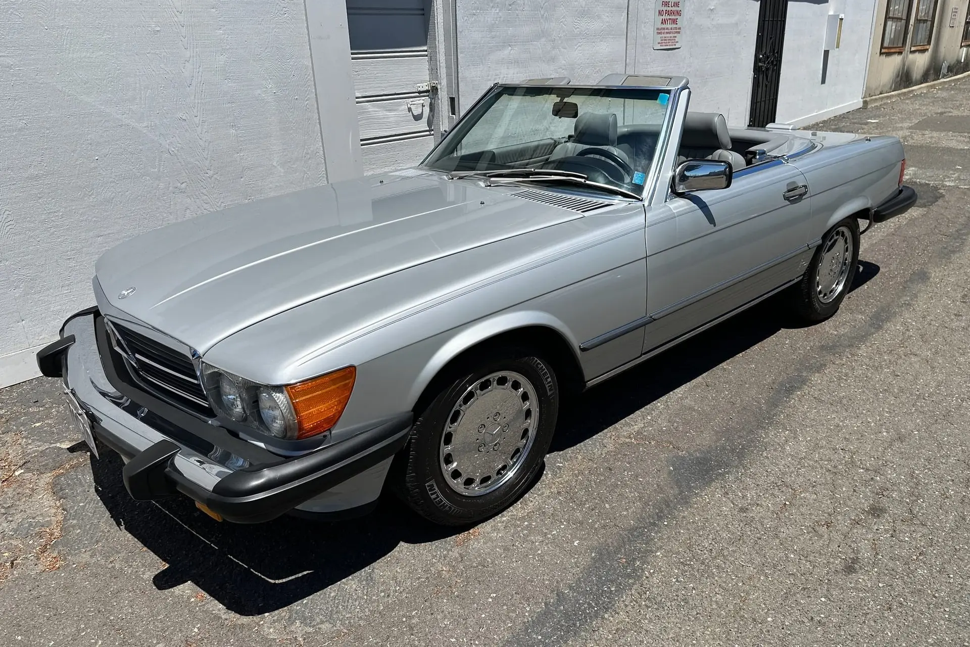 1987 Mercedes-Benz SL-Class 560SL