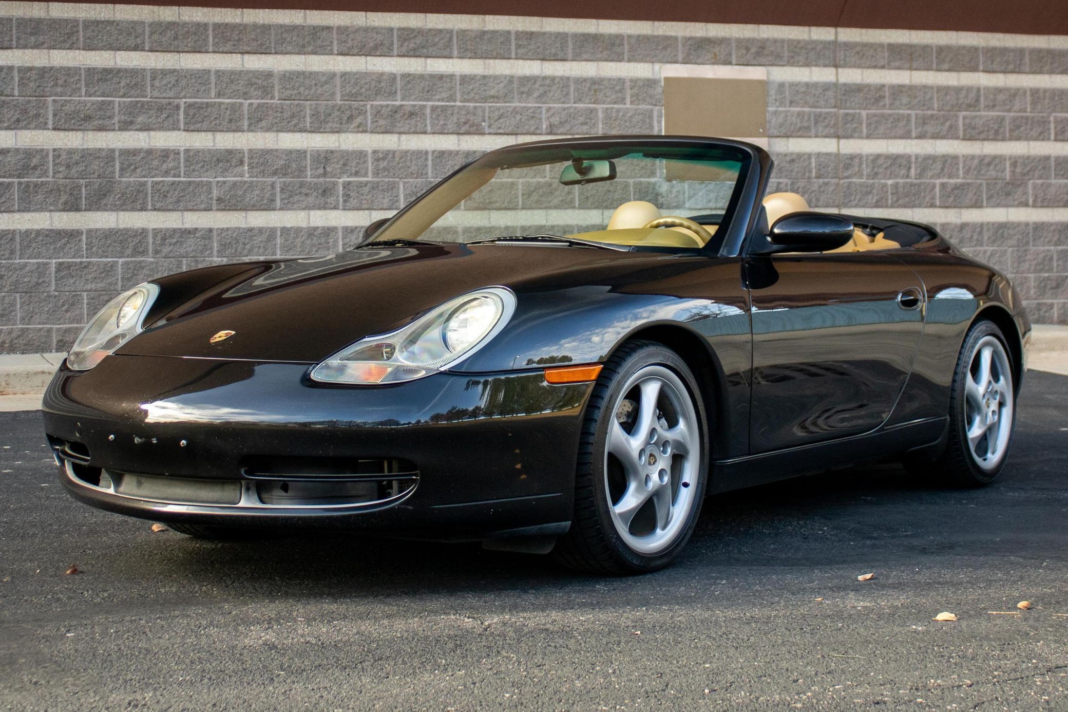 2000 Porsche 911 Carrera 4 Cabriolet