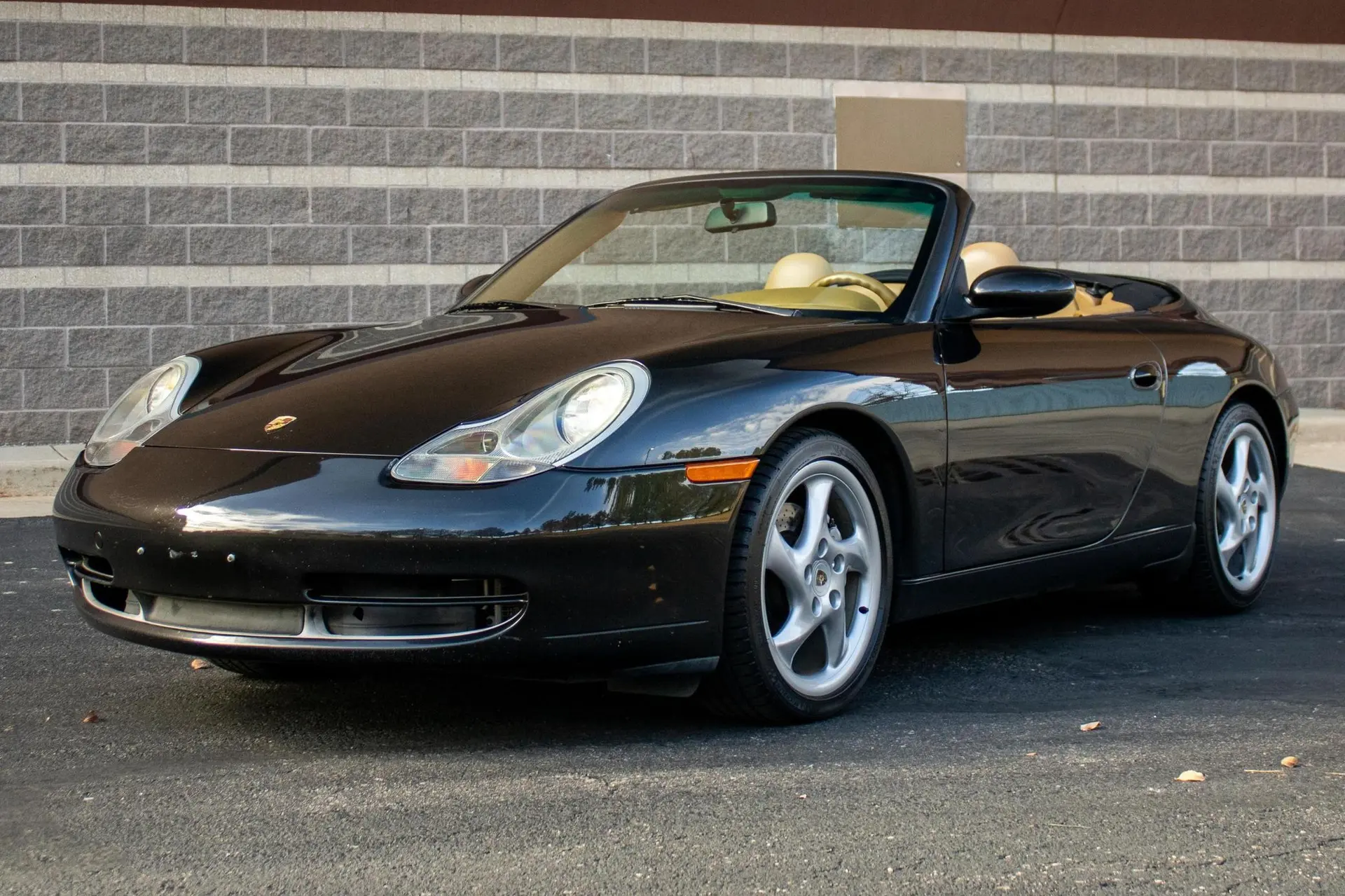 2000 Porsche 911 Carrera 4 Cabriolet