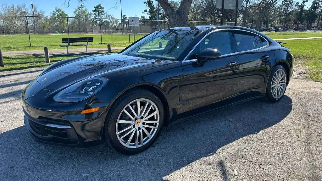 2017 Porsche Panamera 4