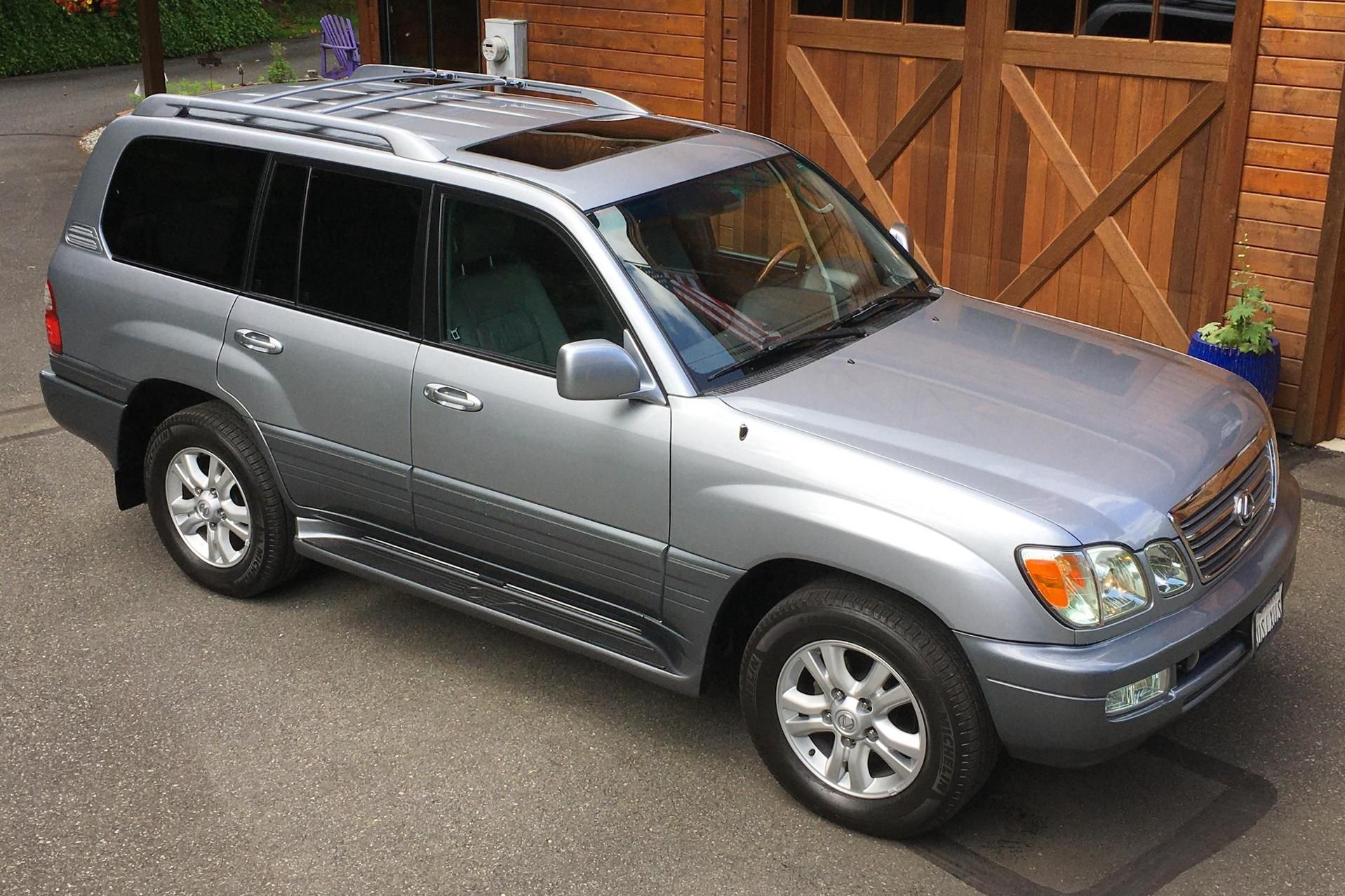2004 Lexus LX