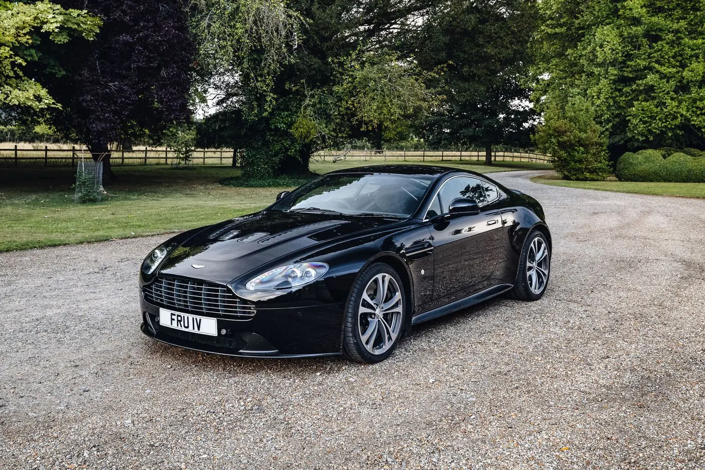 2010 Aston Martin Vantage V12 Vantage Coupe