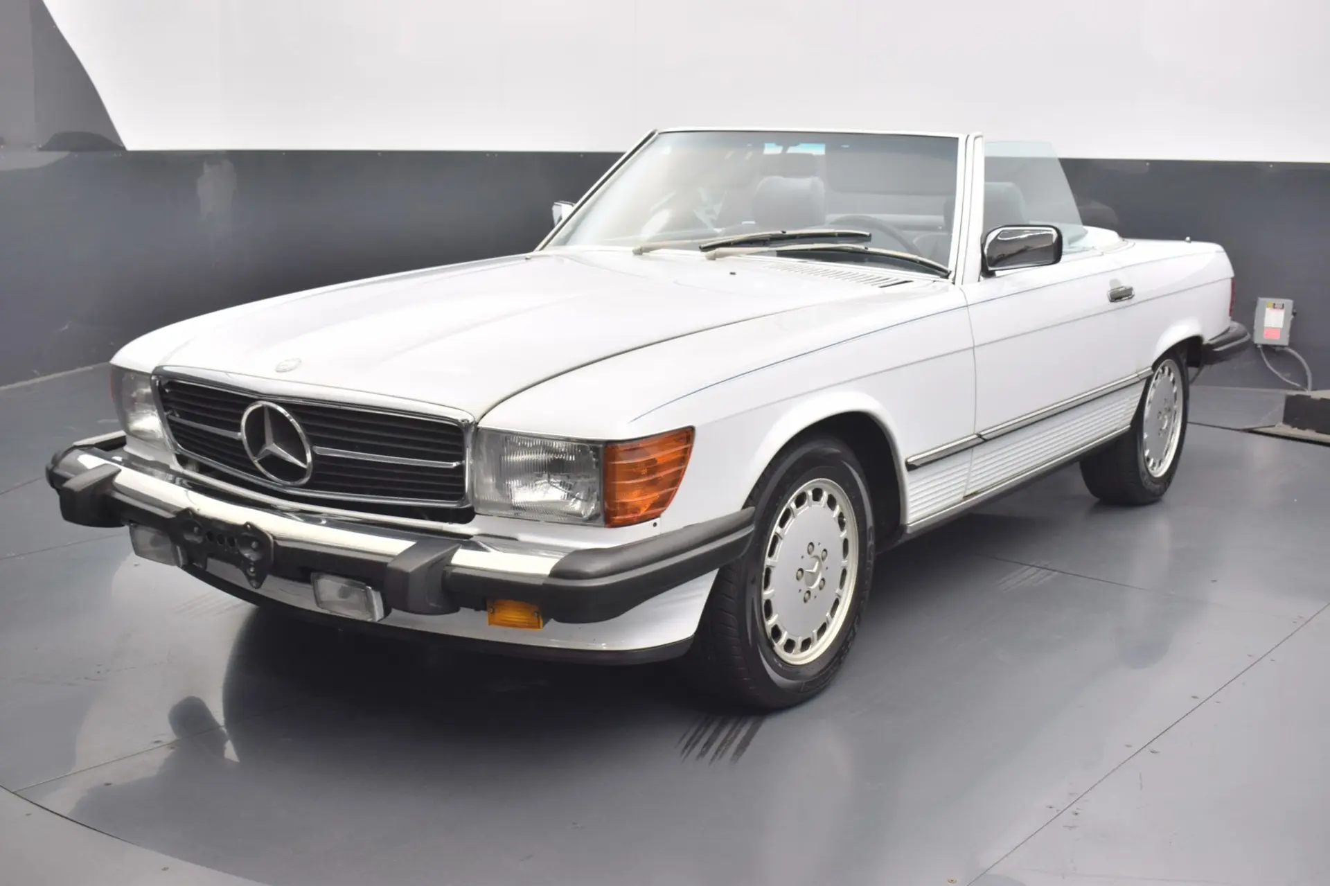 1989 Mercedes-Benz SL-Class 560SL