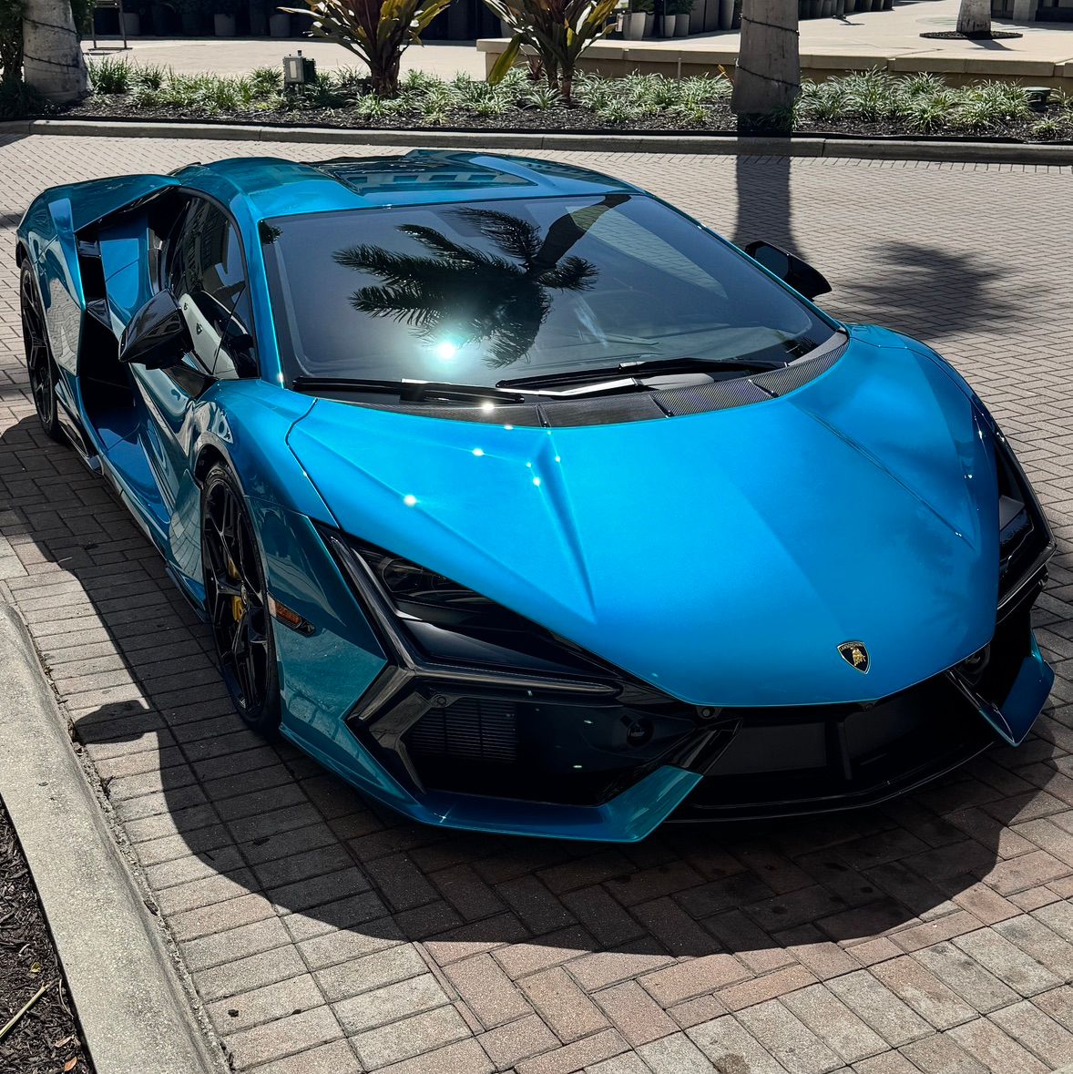 2025 Lamborghini Revuelto, photo 2