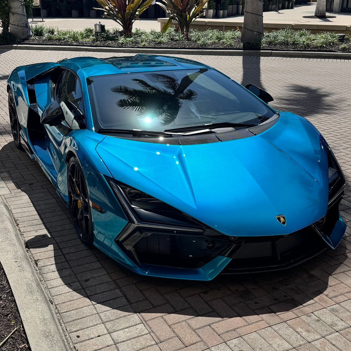 2025 Lamborghini Revuelto