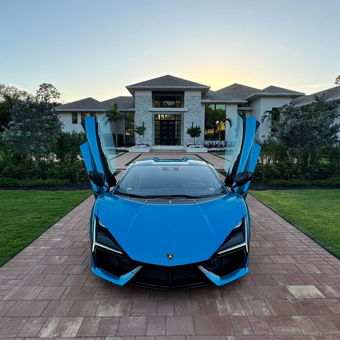 2025 Lamborghini Revuelto, photo 2