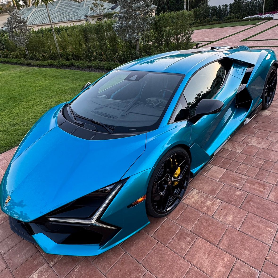 2025 Lamborghini Revuelto, photo 3