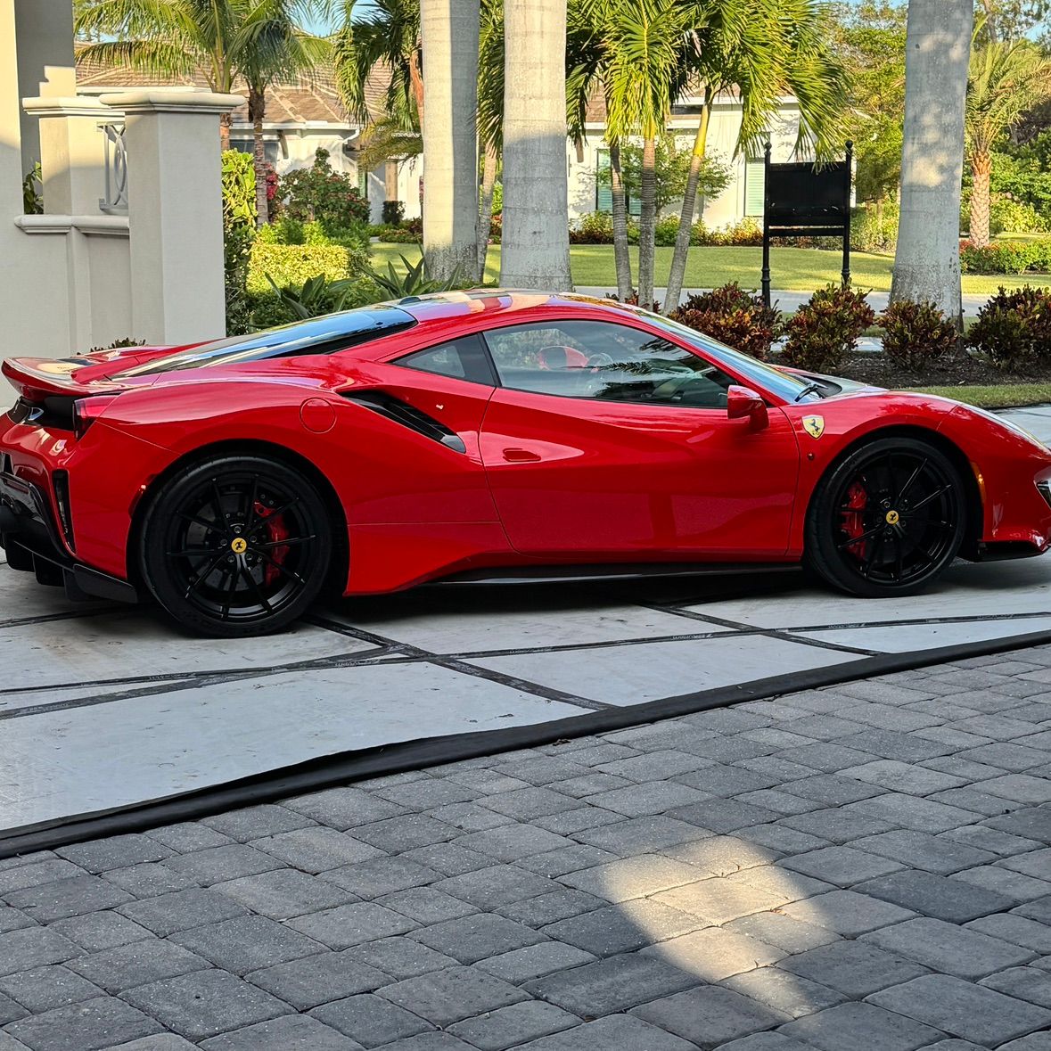 2020 Ferrari 488 Pista, photo 3